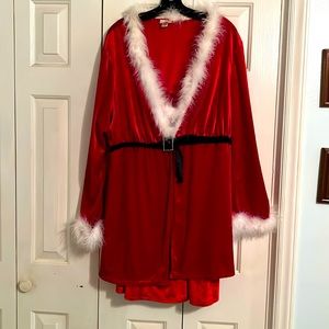 Vintage Secret Treasures Size 3x Santa Robe and Matching  Hat